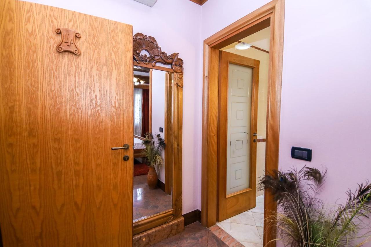 Brilant Antik Center Hotel Тирана Экстерьер фото